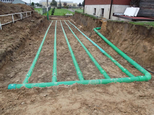 Gruntowy wymiennik ciepła GLOBAL na zewnątrz domu jednorodzinnego