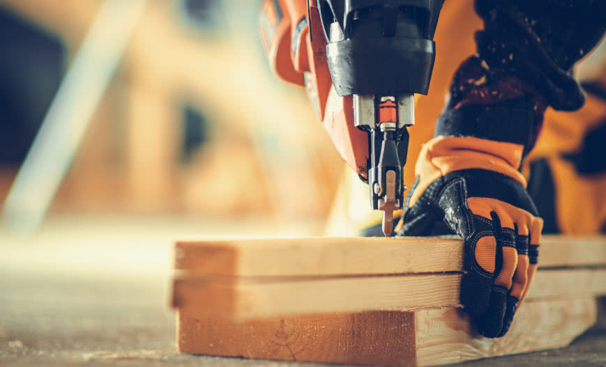 Narzędzia pneumatyczne pod kontrolą: jak pracować bezpiecznie i efektywnie?