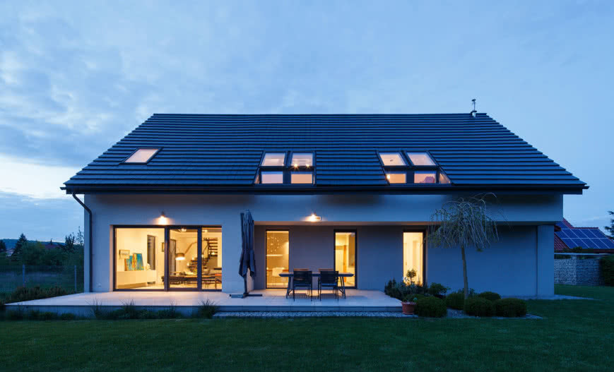 Okna dachowe – wymienić czy modernizować? 