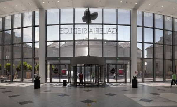 Zintegrowane żaluzje międzyszybowe w nowej Galerii Siedlce