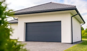 Brama w domu pasywnym. Jakie wymagania powinna spełniać?
