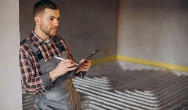 Projekt instalacji podłogowej. Zbędny wydatek czy sposób na tanie ogrzewanie?