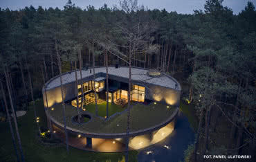 Systemy Aluprof wykorzystane w Circle Wood House