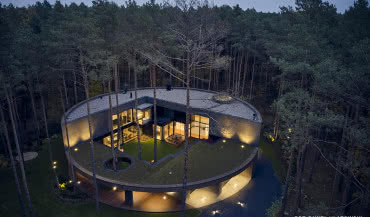 Systemy Aluprof wykorzystane w Circle Wood House