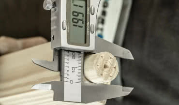 Suwmiarka - niezawodny przyrząd każdego majsterkowicza. Jak z niej korzystać?