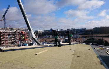 Płaski dach, maksymalna ochrona – jak wybrać izolację, która naprawdę działa?