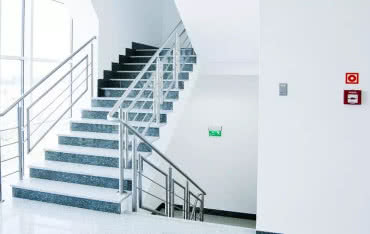 Jak ocieplić ściany klatki schodowej?