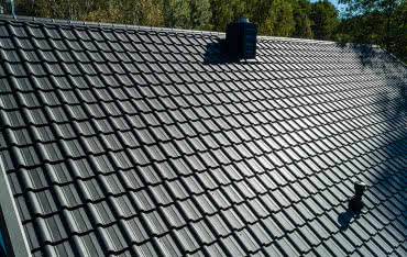 Ile kosztuje blachodachówka w 2025 roku? Koszty pokrycia dachu