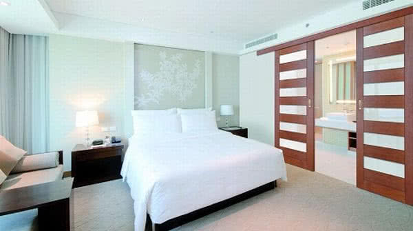 Drzwi przesuwne naścienne