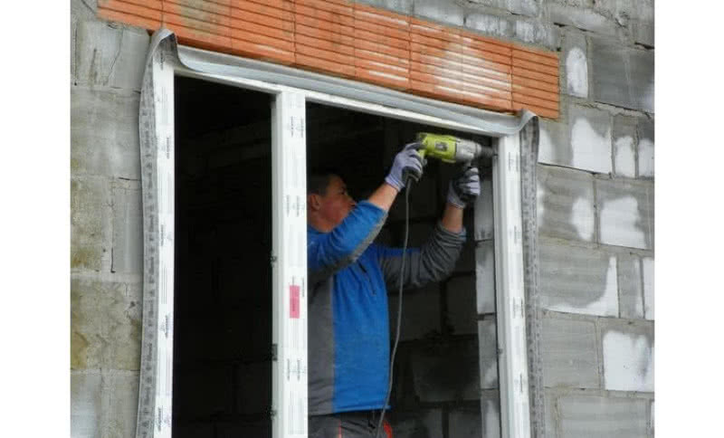 Dwa warianty warstwowego montażu okien