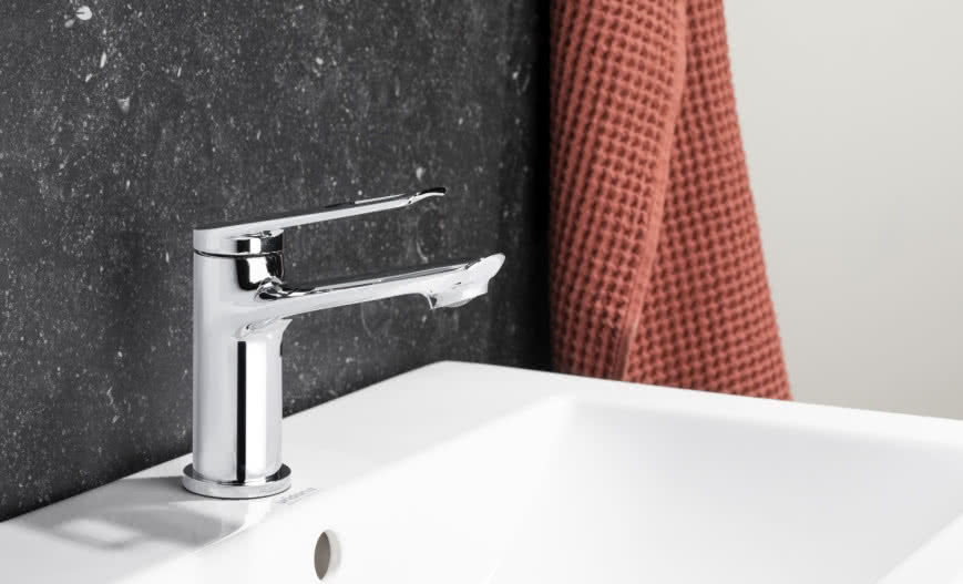 Tani remont łazienki - 10 pomysłów na odświeżenie wnętrza