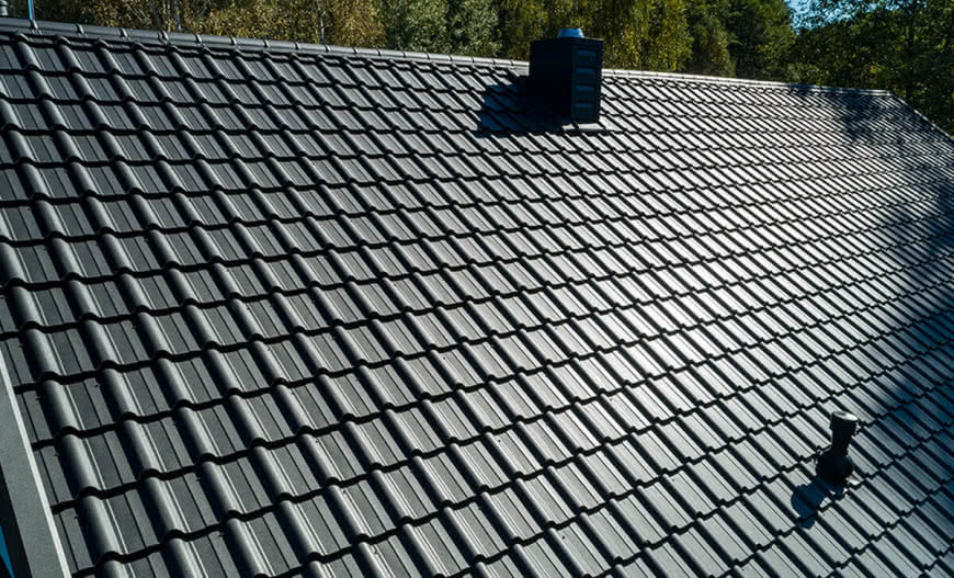 Ile kosztuje blachodachówka w 2025 roku? Koszty pokrycia dachu