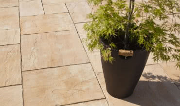 Taras z desek, kamienia czy płyt betonowych – co wybrać?