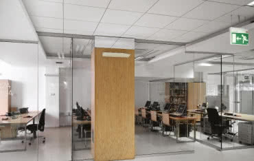 Sufit podwieszany w przestrzeni biurowej i publicznej
