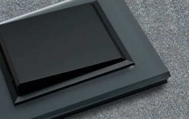 Grafitowe szkło szronione w serii Sonata: elegancja w osprzęcie elektrycznym