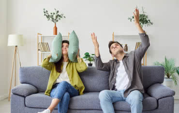 Koniec z hałasem! Zaostrzone normy akustyczne w budownictwie