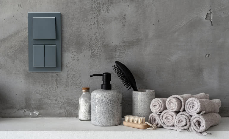 Szary grafit i matowe wykończenie – przyszłość osprzętu elektrycznego