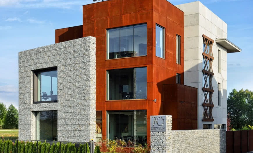 Elewacja budynku INTOP w Warszawie ze stali Cor-Ten firmy RUUKKI