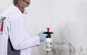 Samodzielne czyszczenie tynku na elewacji