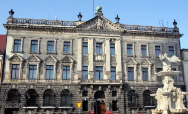 Remont dachu budynku Akademii Sztuki w Szczecinie