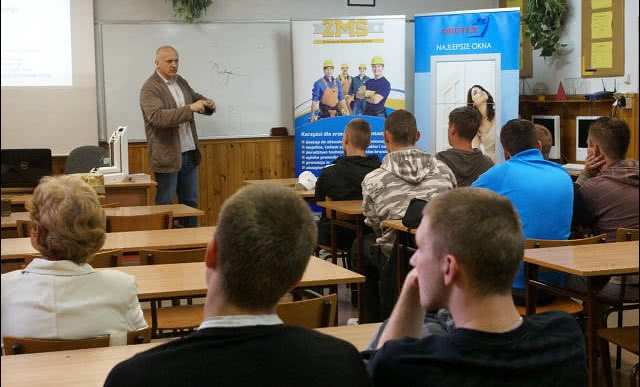 DRUTEX kształci uczniów szkół budowlanych
