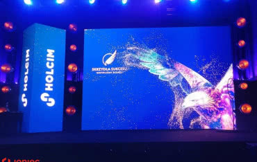 Statuetka Skrzydła Sukcesu firmy Lafarge-Holcim dla firmy JONIEC