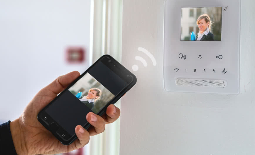 Domofon z podglądem na smartfonie – czy warto? Oto, co musisz wiedzieć przed zakupem