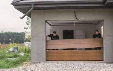 Wymiana bramy garażowej - jaką wybrać i kiedy montować?