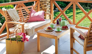 Jak chronić drewniane meble na tarasie?