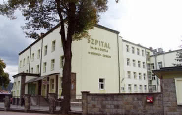 Kolektory słoneczne na dachu krynickiego szpitala