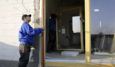 Okna drewniane montowane w systemie MOWO - krok po kroku