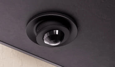 Czarne czujniki ruchu w projektach premium – nowe rozwiązania Full Black