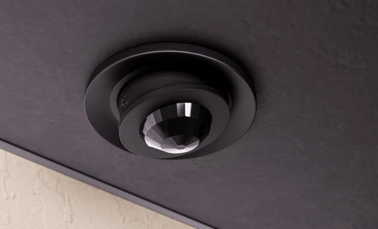 Czarne czujniki ruchu w projektach premium – nowe rozwiązania Full Black