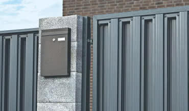 Hanbud prezentuje ogrodzenia żaluzjowe i sztachety z metalu