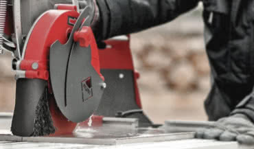 Jak dbać o bezpieczeństwo w miejscu pracy glazurnika?