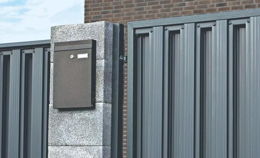 Hanbud prezentuje ogrodzenia żaluzjowe i sztachety z metalu