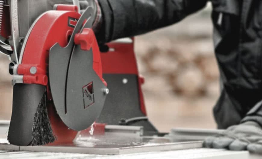 Jak dbać o bezpieczeństwo w miejscu pracy glazurnika?