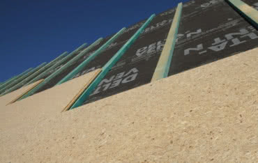 Płyta MFP na dachu krytym blachą