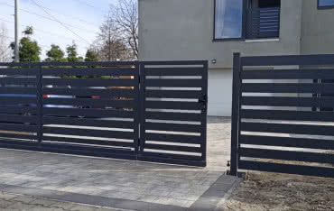 Brama przesuwna z funkcją furtki - wygoda i bezpieczeństwo