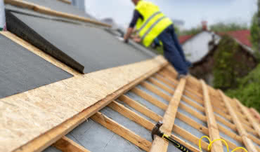 Czym różnią się membrany dachowe? Przewodnik po materiałach i parametrach