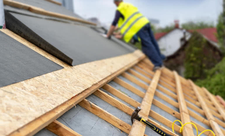 Czym różnią się membrany dachowe? Przewodnik po materiałach i parametrach