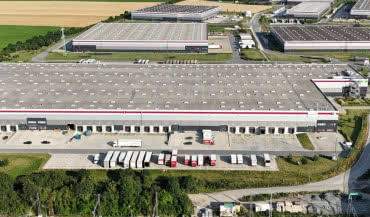 Oszczędny dach: izolacja, która zmienia hale magazynowe