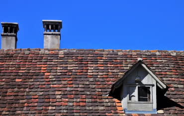 Jak wyremontować komin ponad dachem? 