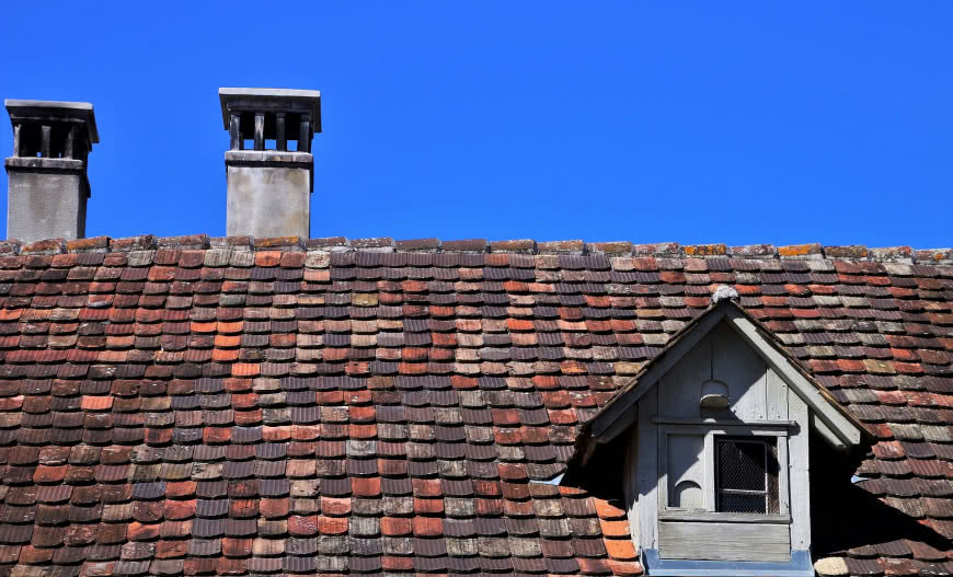 Jak wyremontować komin ponad dachem? 